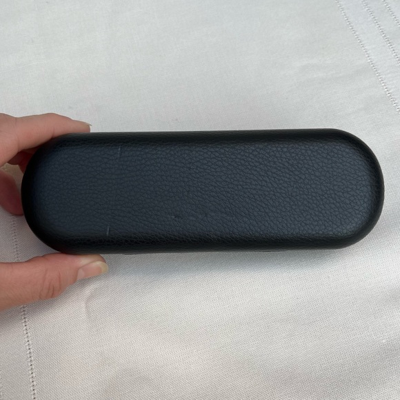 Oakley Case for glasses or sunglasses - Picture 9 of 10